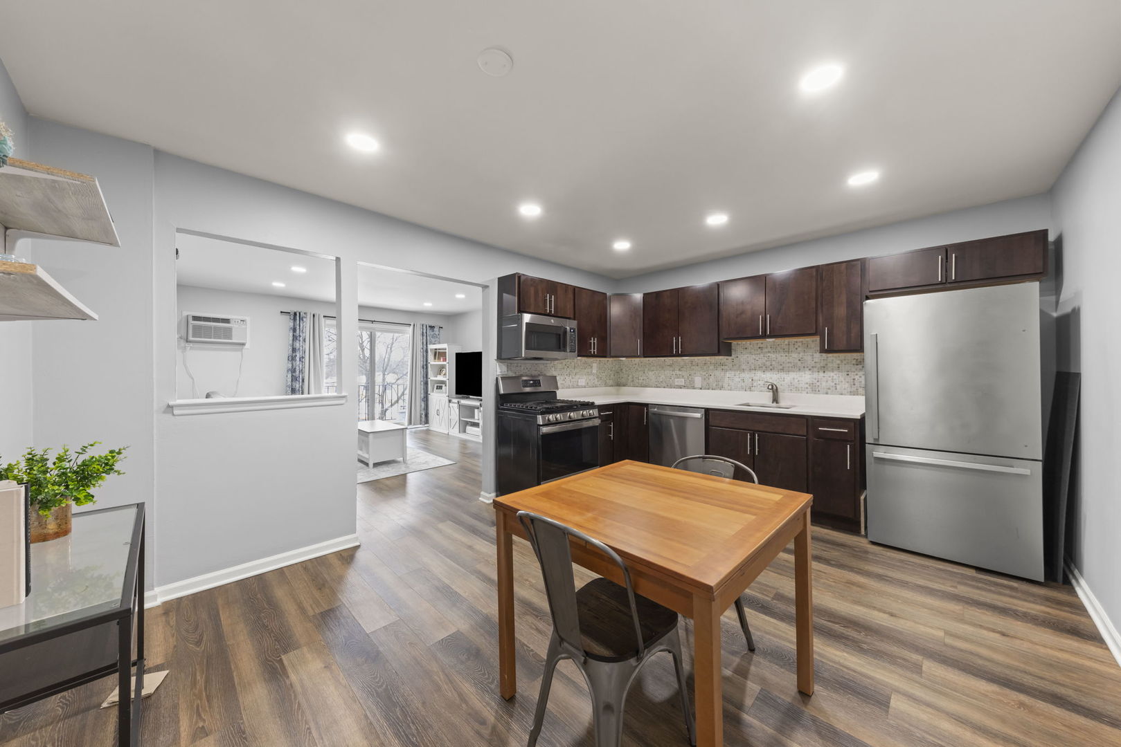 215 S Hale Street Unit: 9B