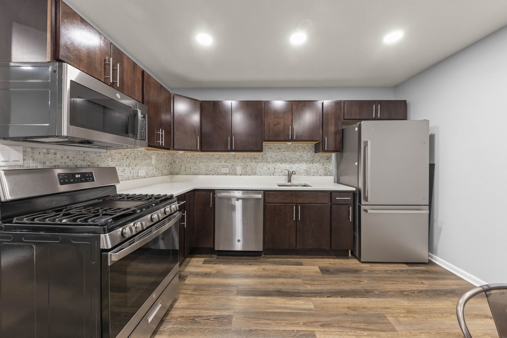 215 S Hale Street Unit: 9B