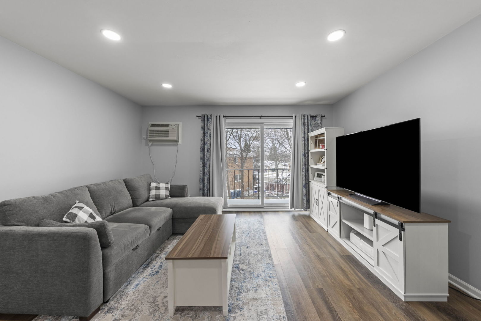 215 S Hale Street Unit: 9B