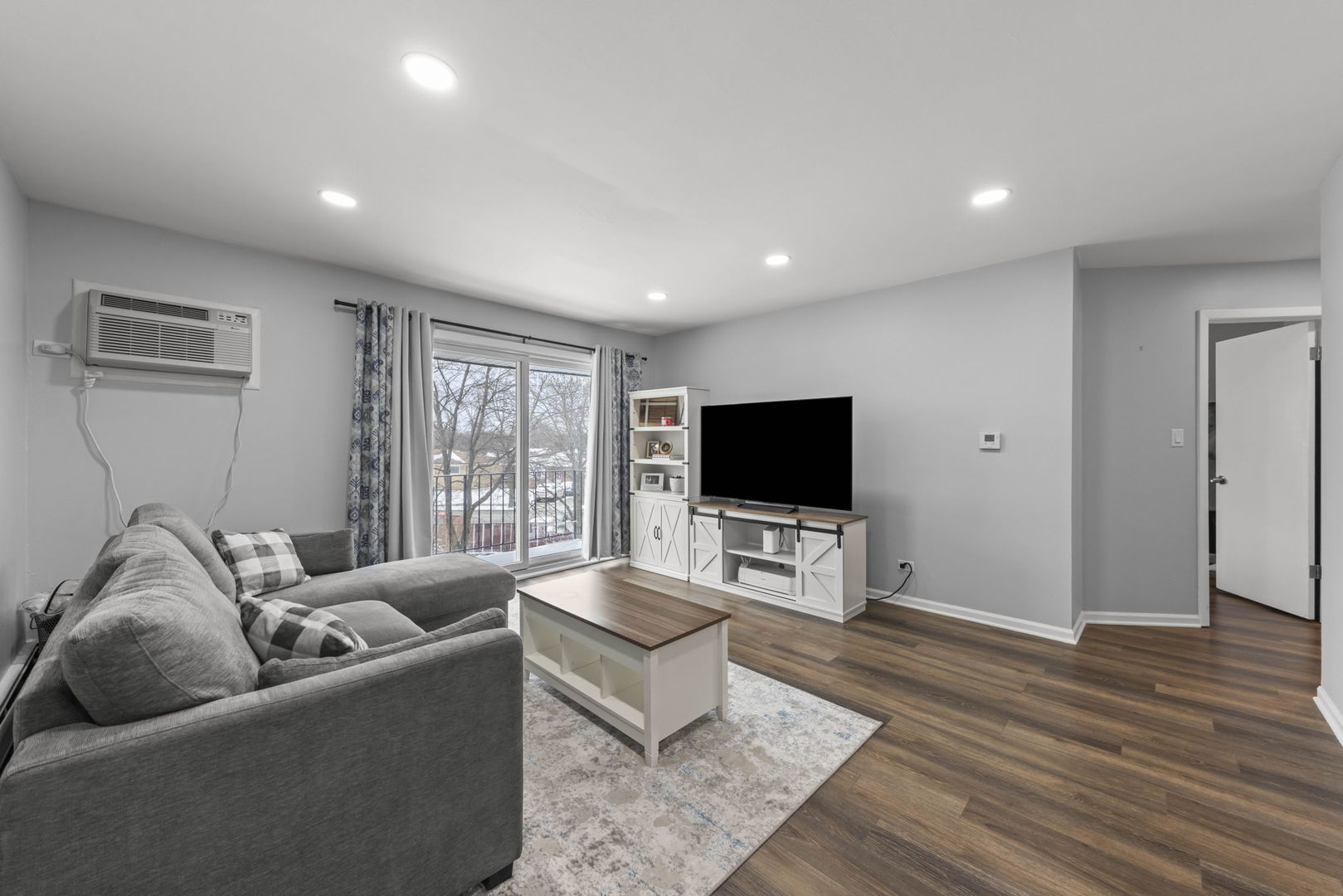 215 S Hale Street Unit: 9B