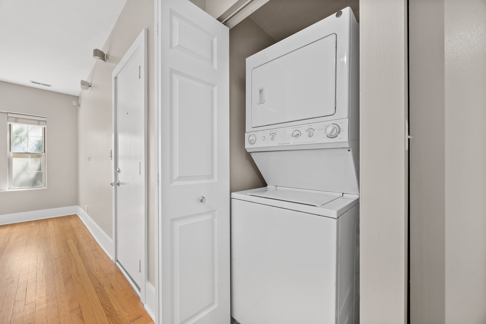 3418 N Wolcott Avenue Unit: 1N