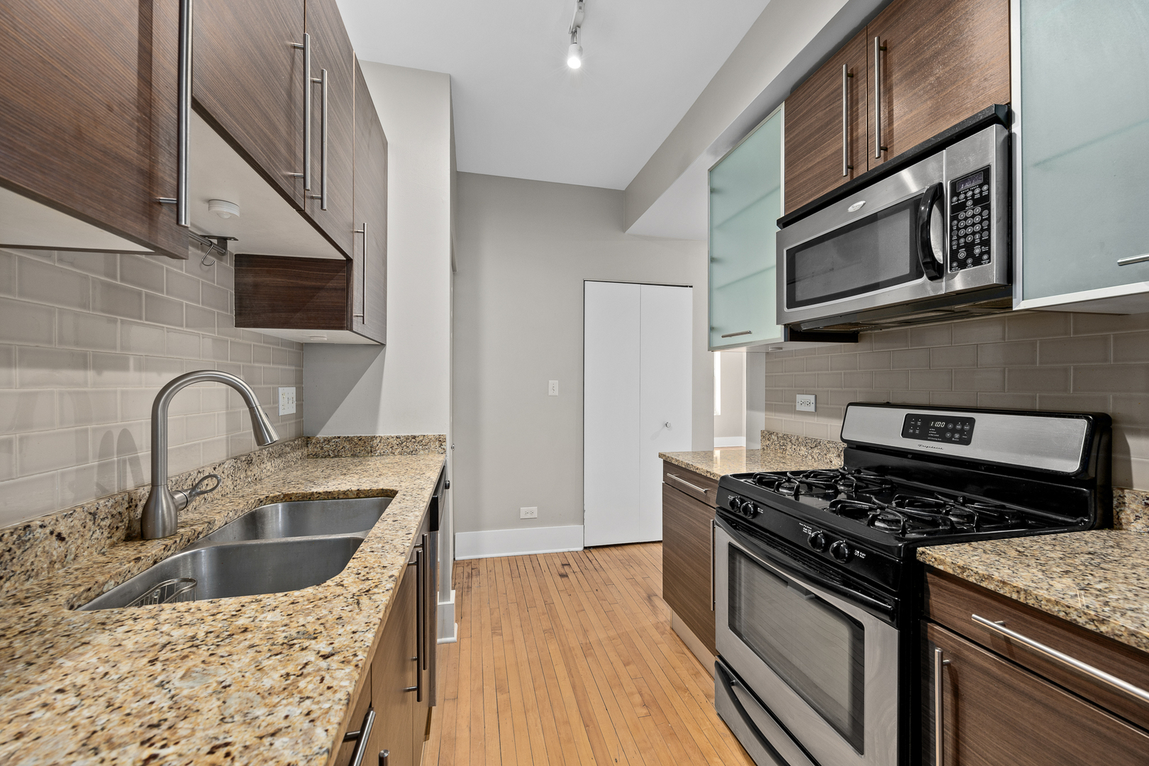 3418 N Wolcott Avenue Unit: 1N