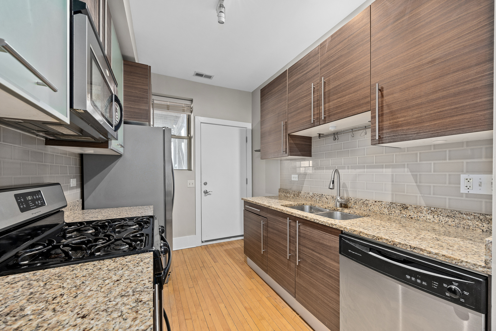 3418 N Wolcott Avenue Unit: 1N