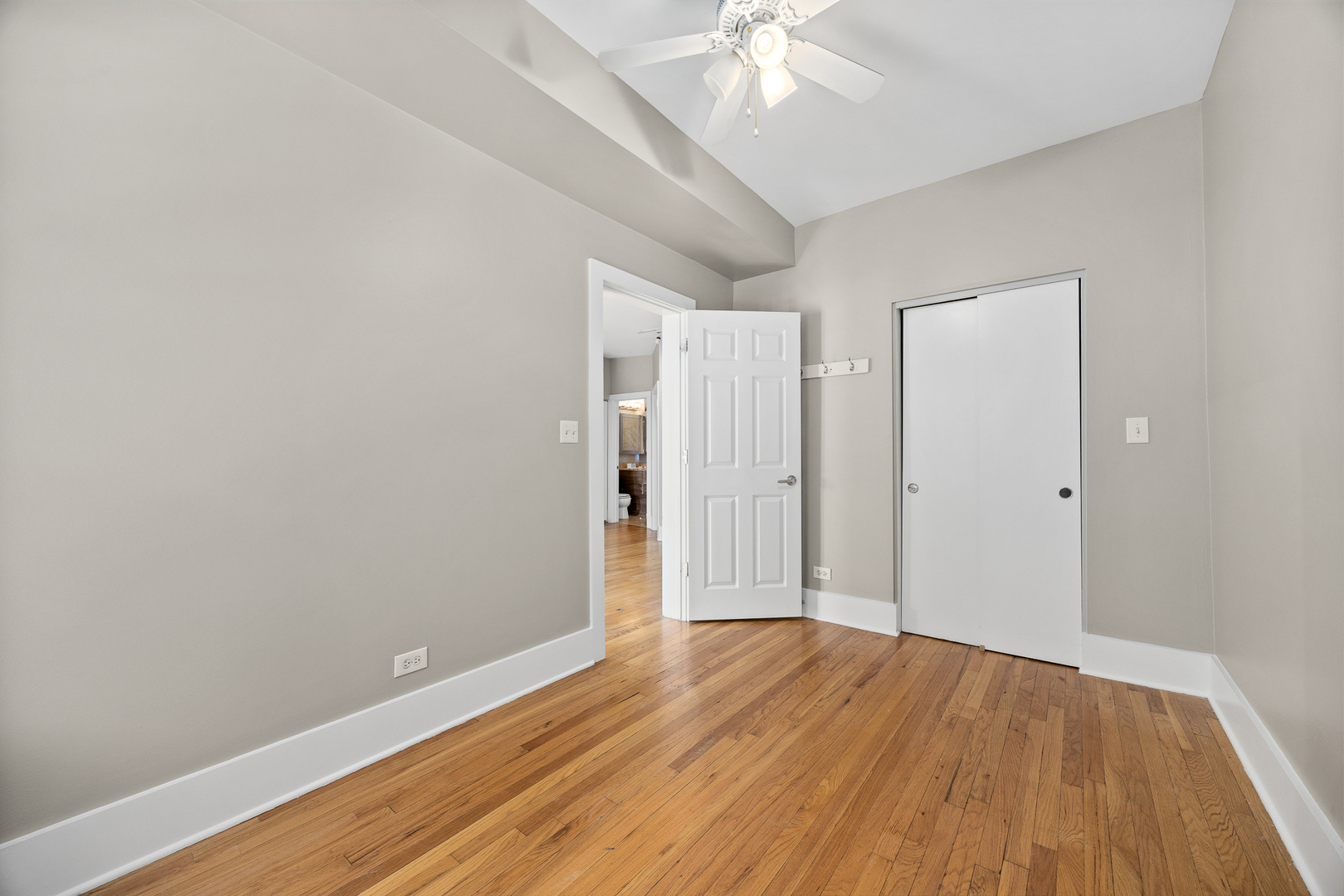 3418 N Wolcott Avenue Unit: 1N
