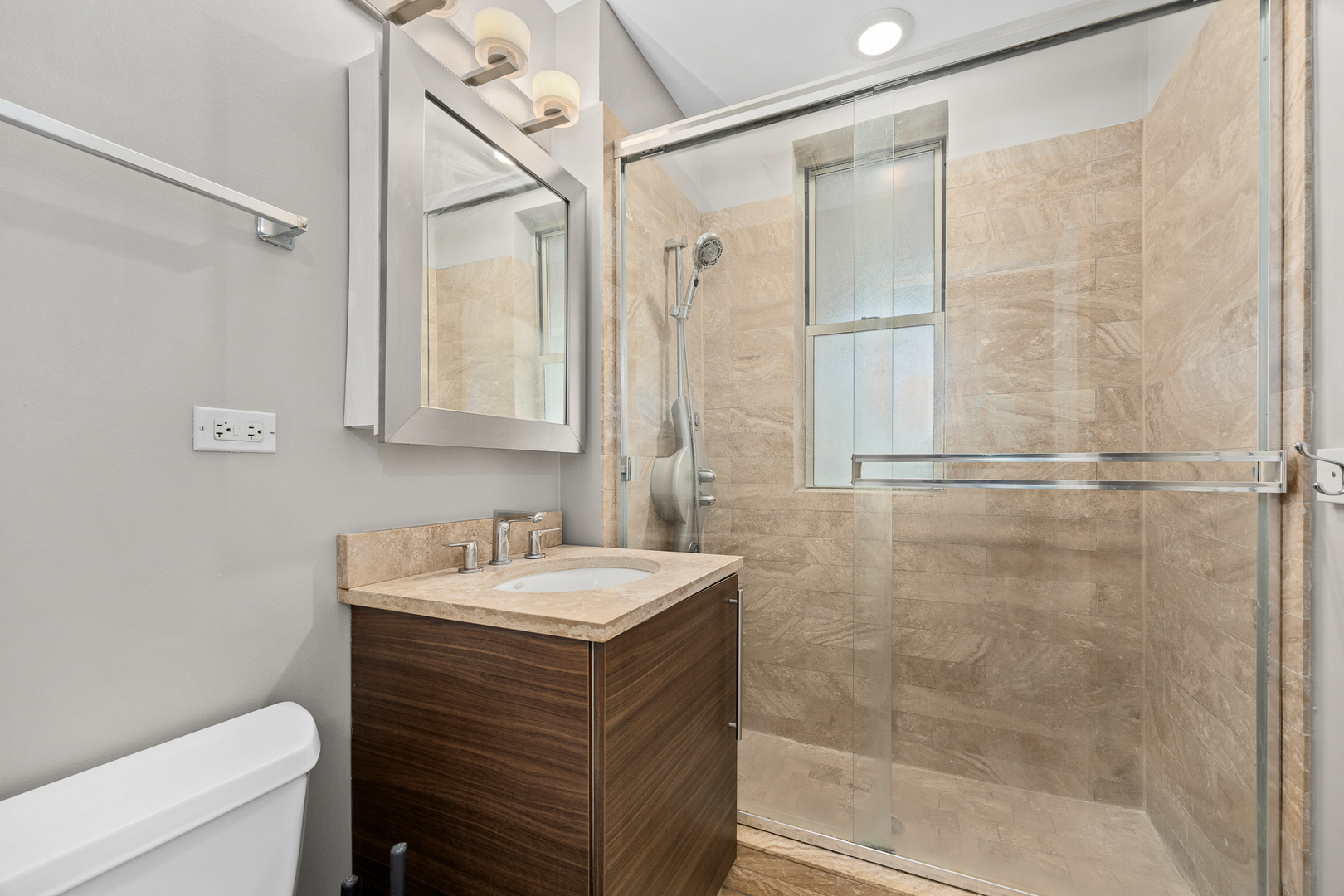 3418 N Wolcott Avenue Unit: 1N