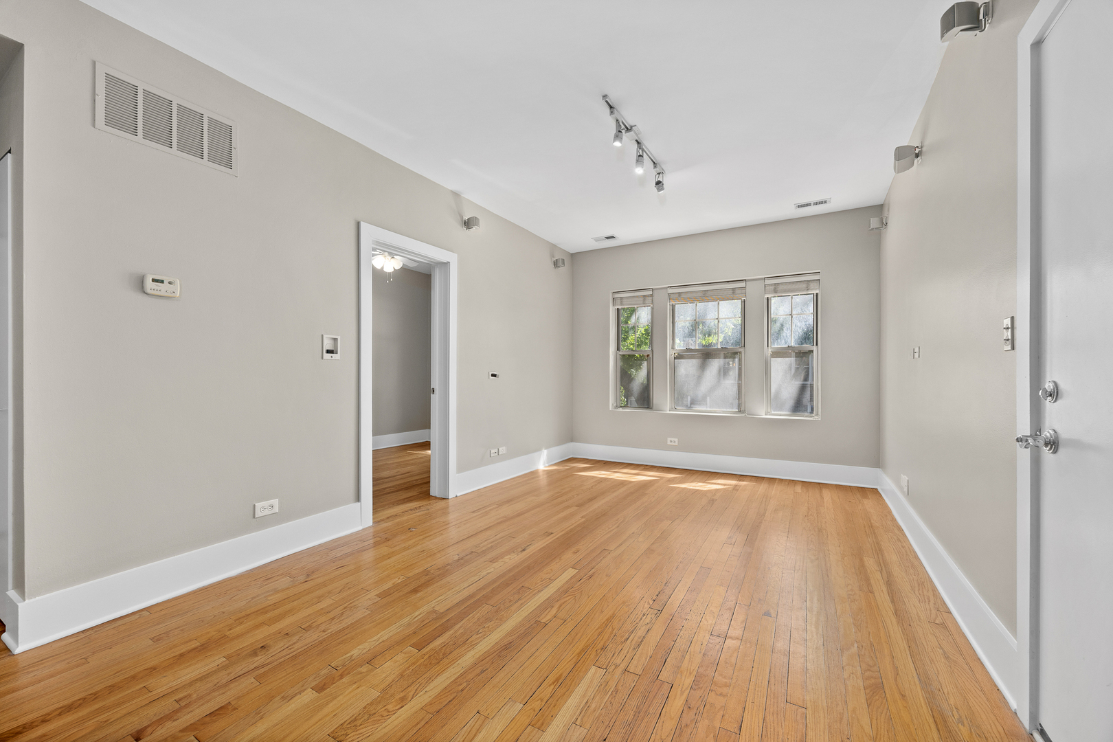 3418 N Wolcott Avenue Unit: 1N