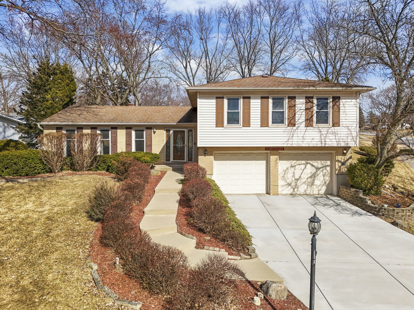 706 Crest Lane