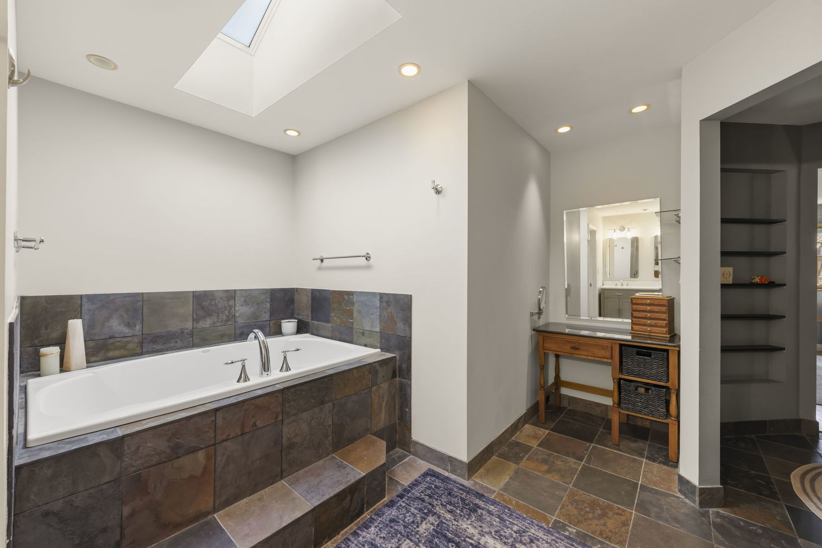2135 Oak Hill Dr