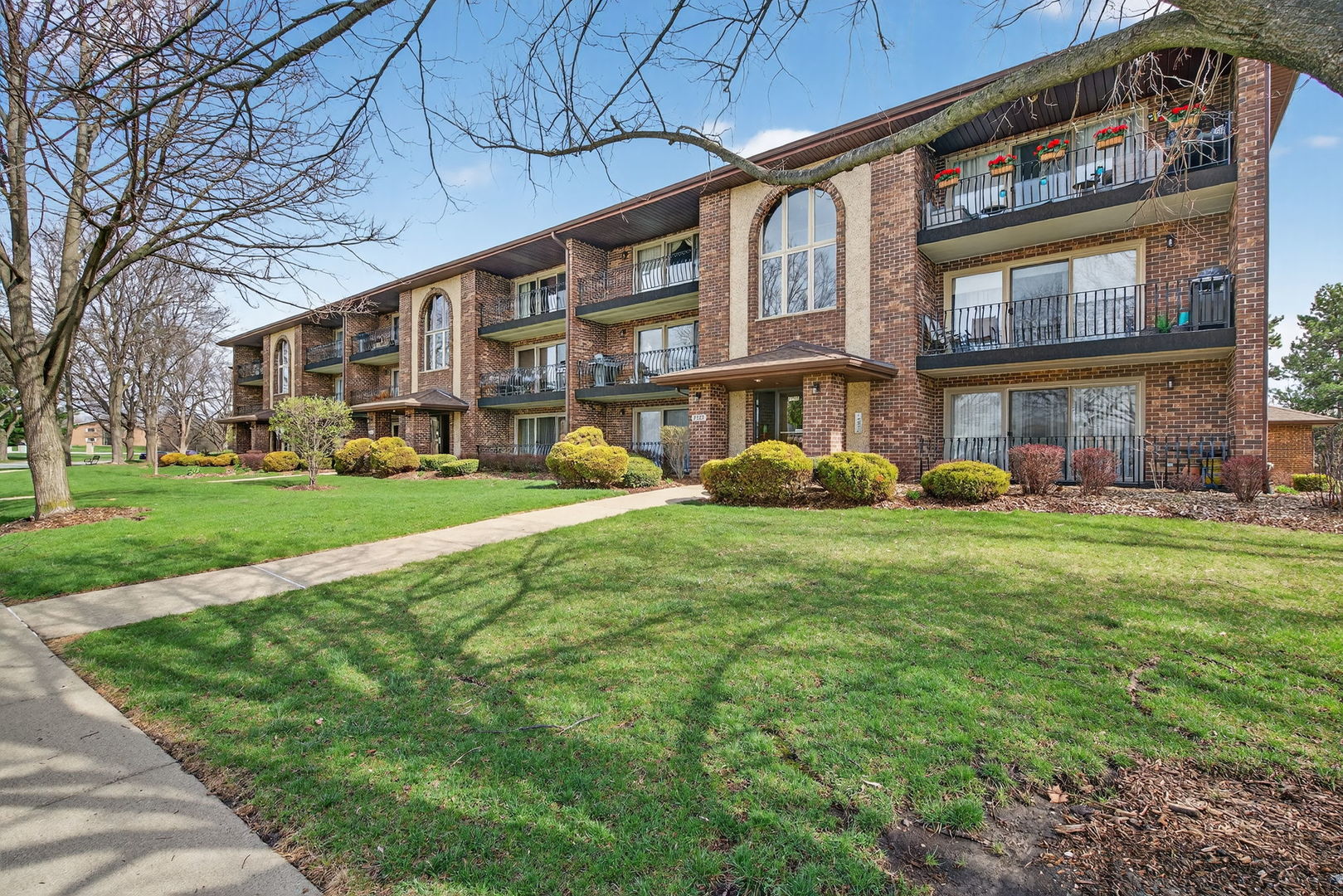 7545 Sheridan Drive Unit: 2-3D