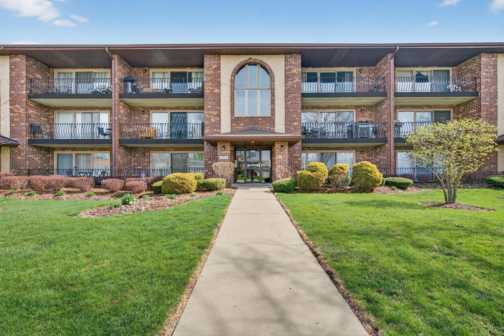 7545 Sheridan Drive Unit: 2-3D