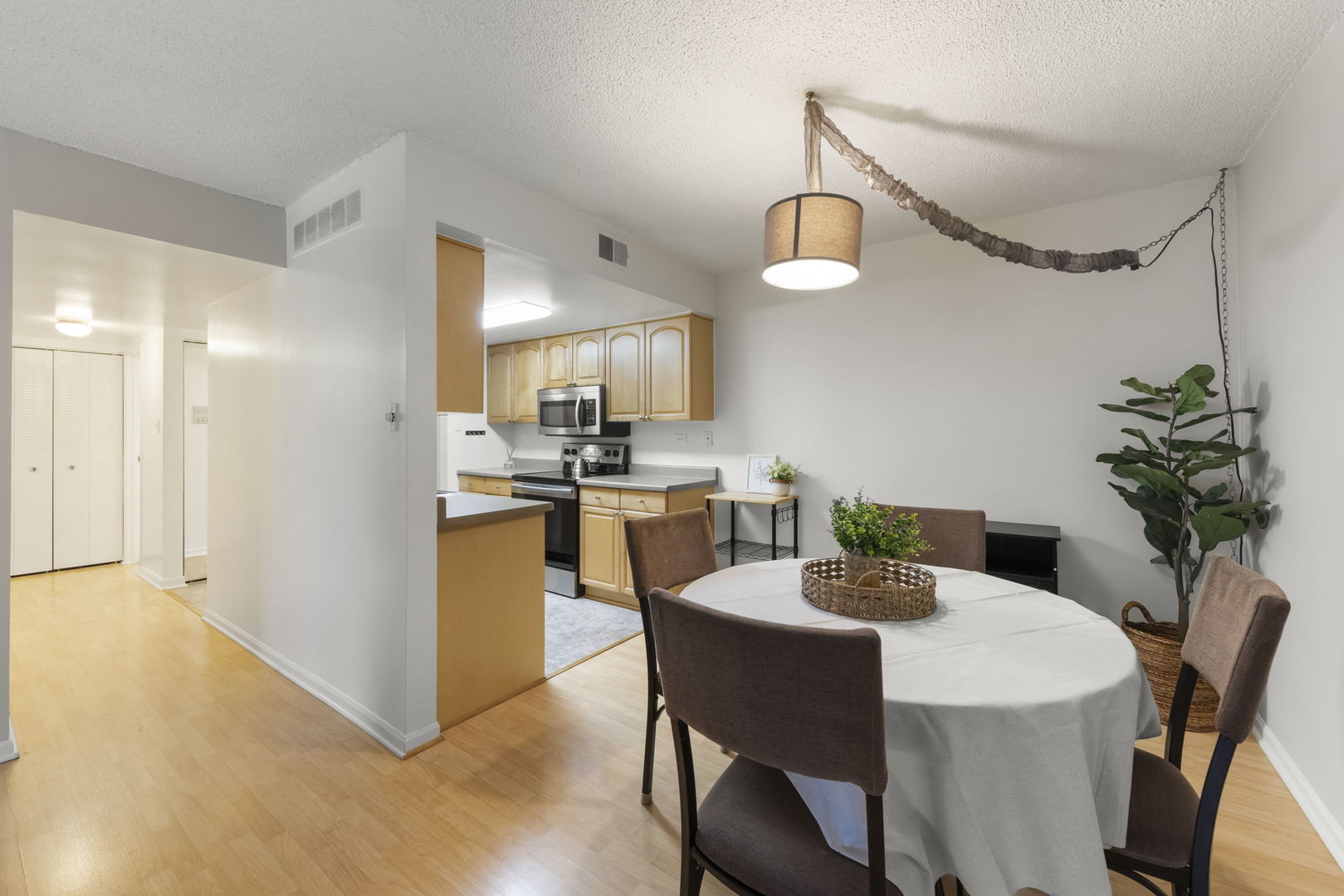 8000 WOODGLEN Lane Unit: 102