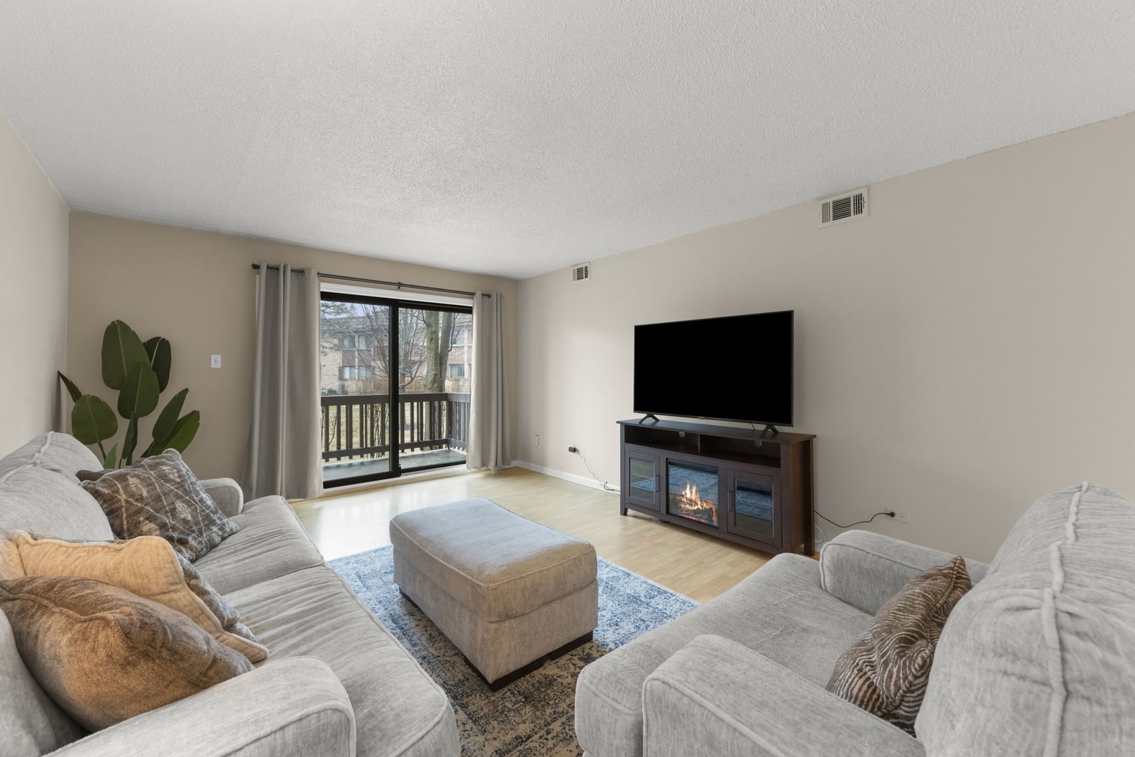 8000 WOODGLEN Lane Unit: 102
