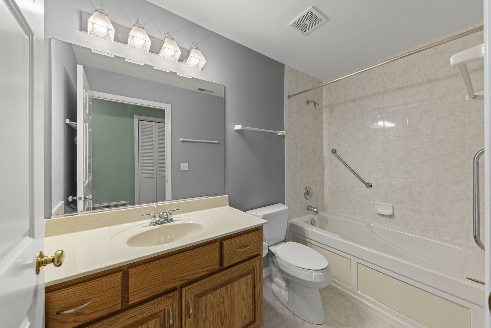710 W 63rd Street Unit: 203