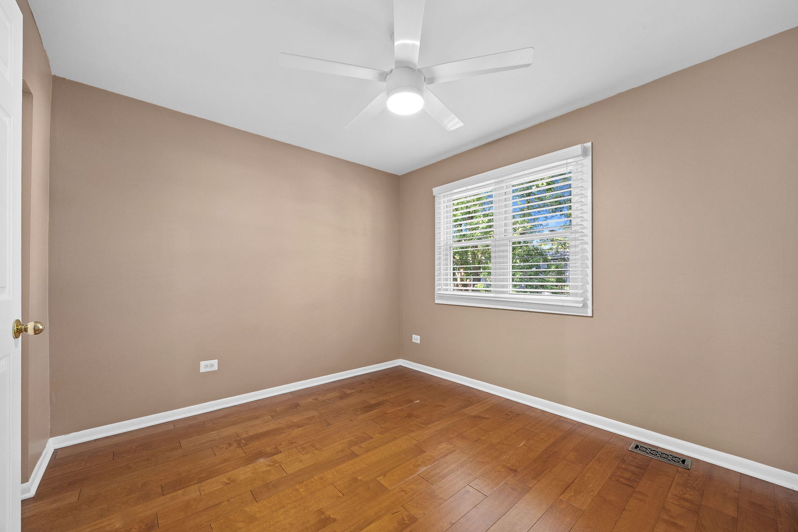 4431 Waubansie Lane