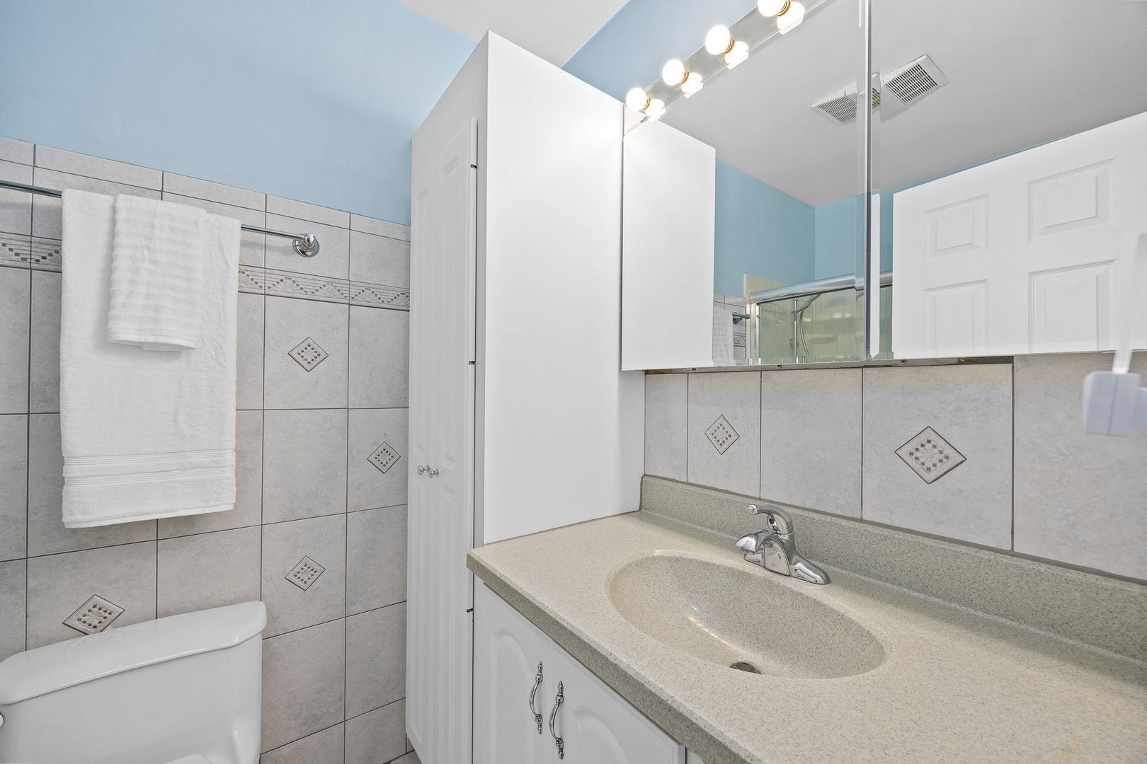 4431 Waubansie Lane