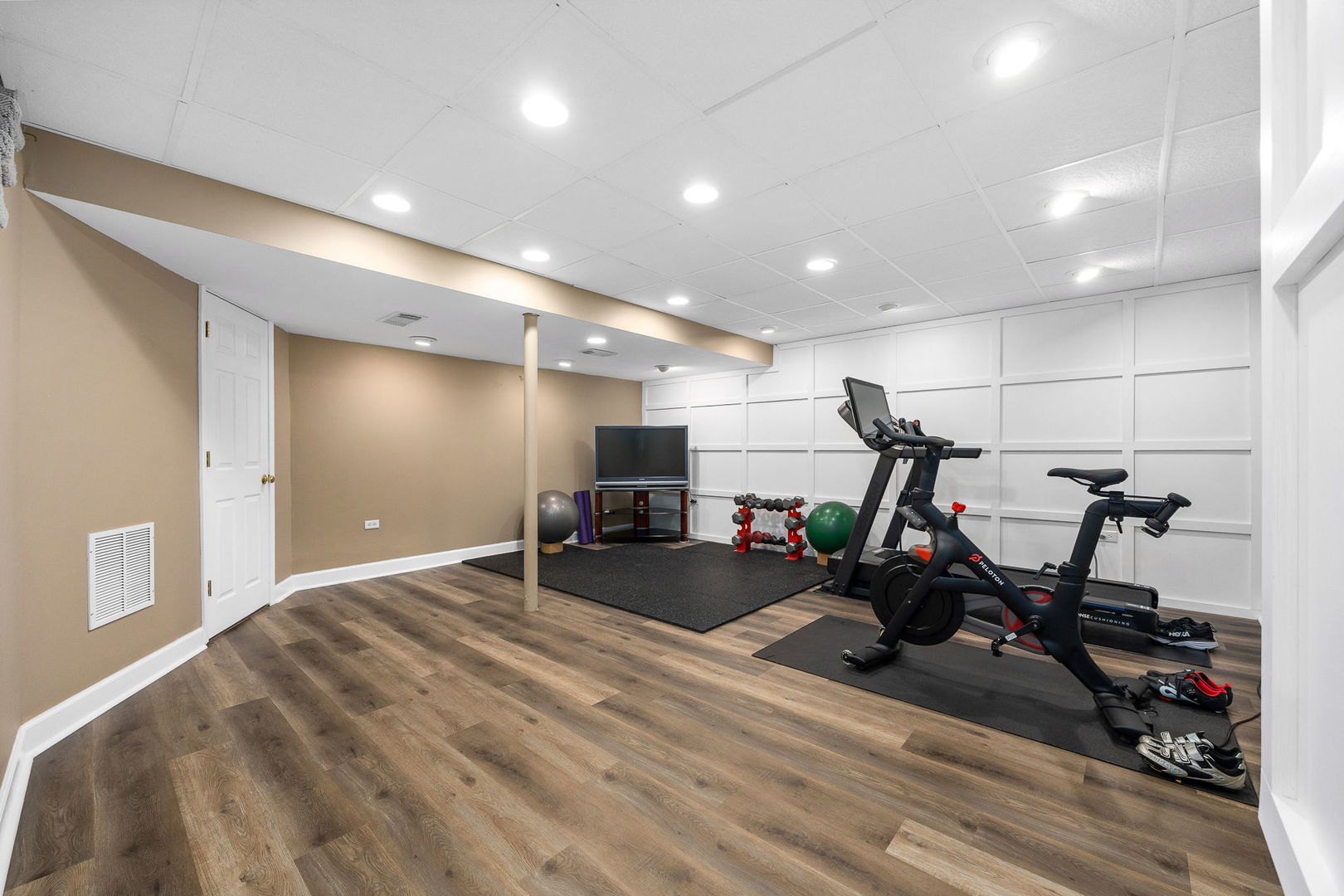 4431 Waubansie Lane