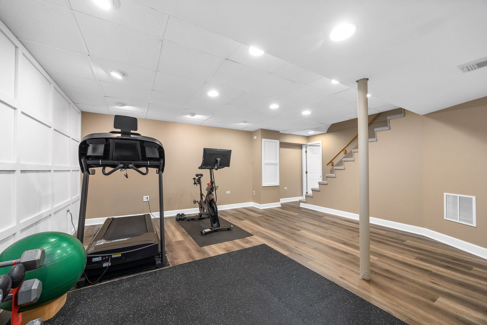 4431 Waubansie Lane