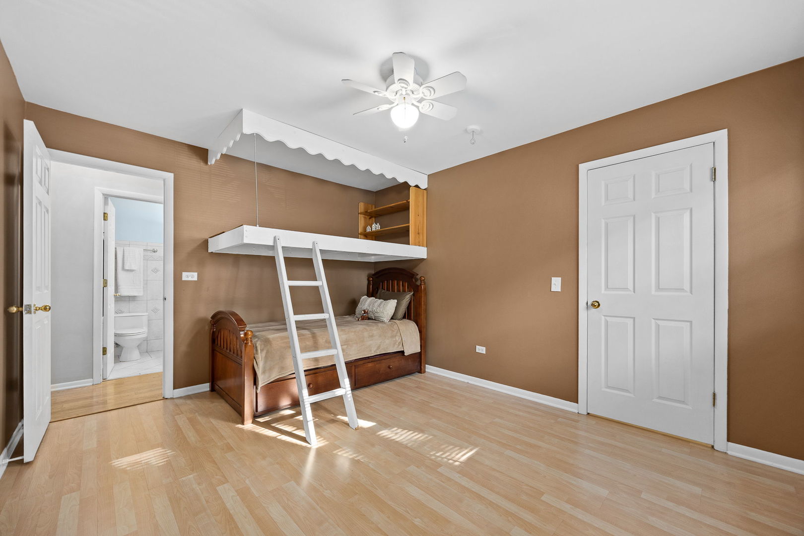 4431 Waubansie Lane