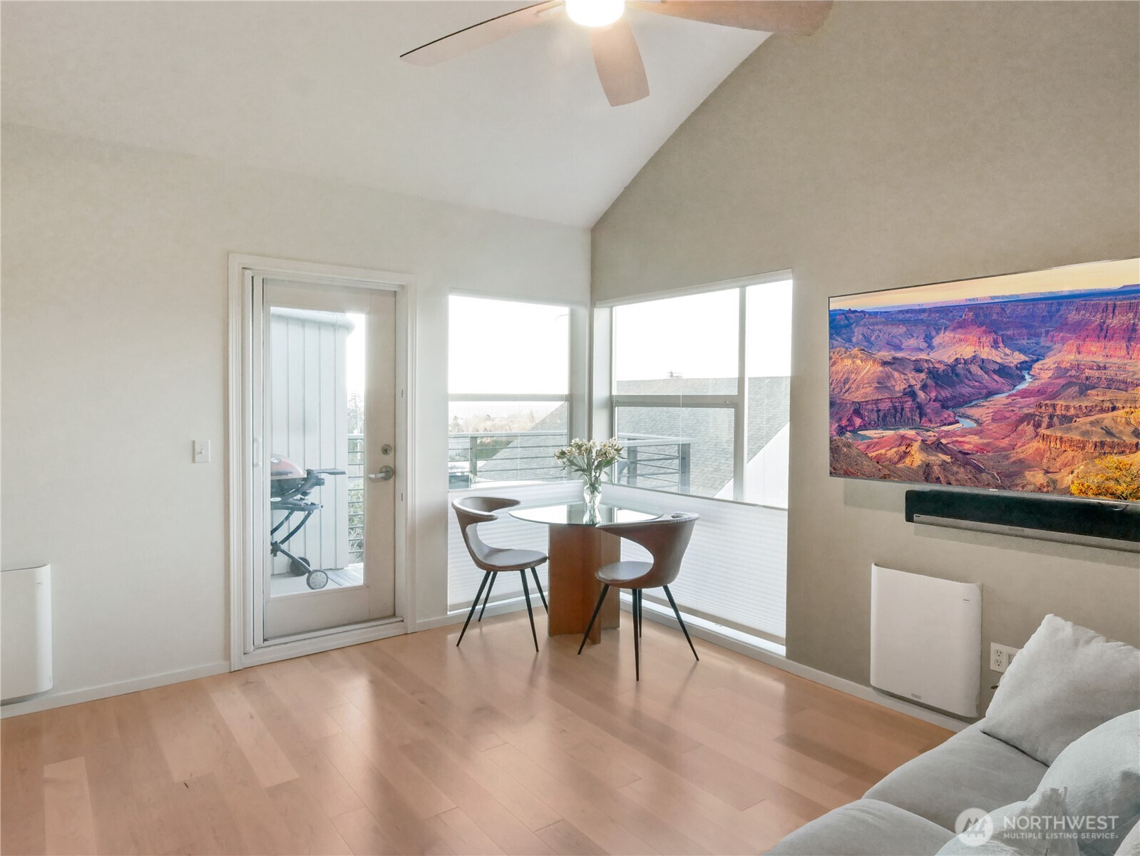 654 5th Avenue S Unit: 404