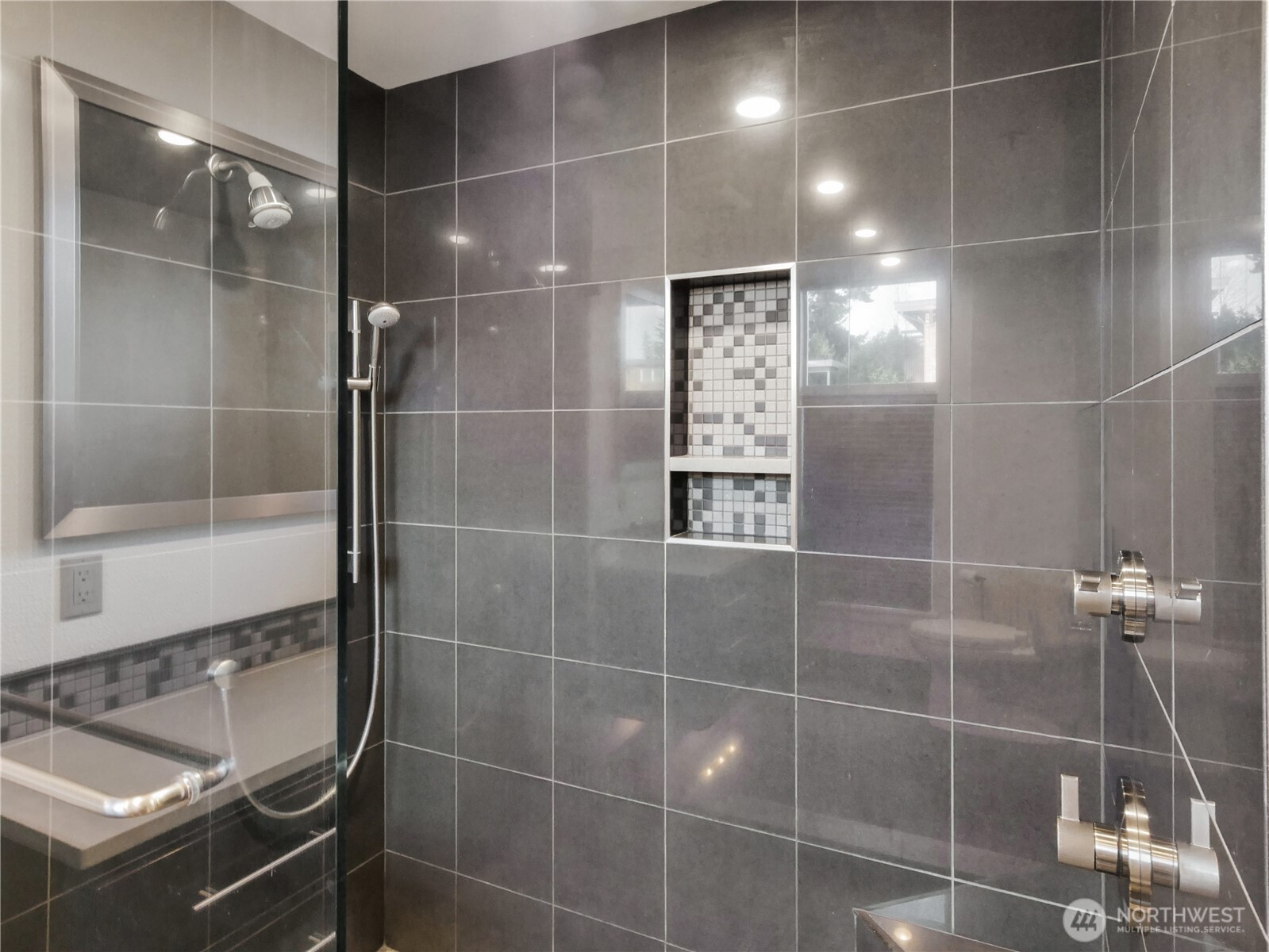 654 5th Avenue S Unit: 404