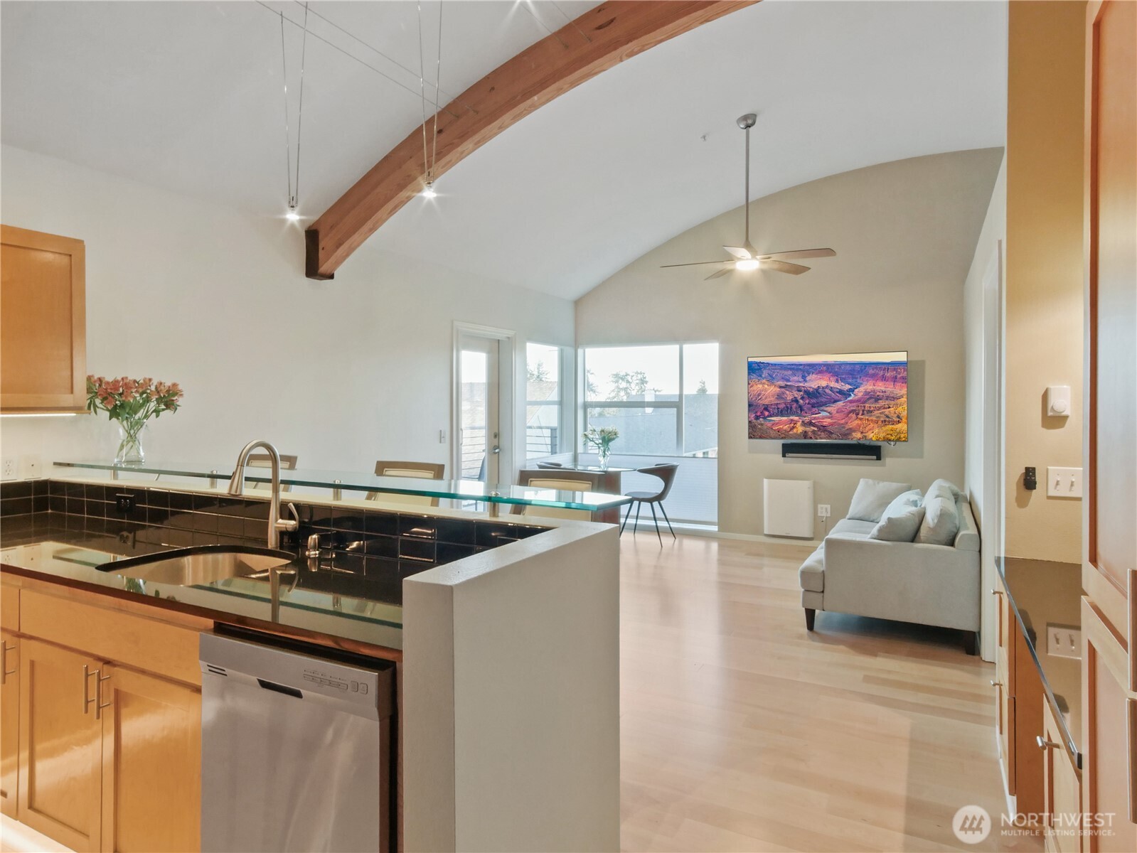 654 5th Avenue S Unit: 404