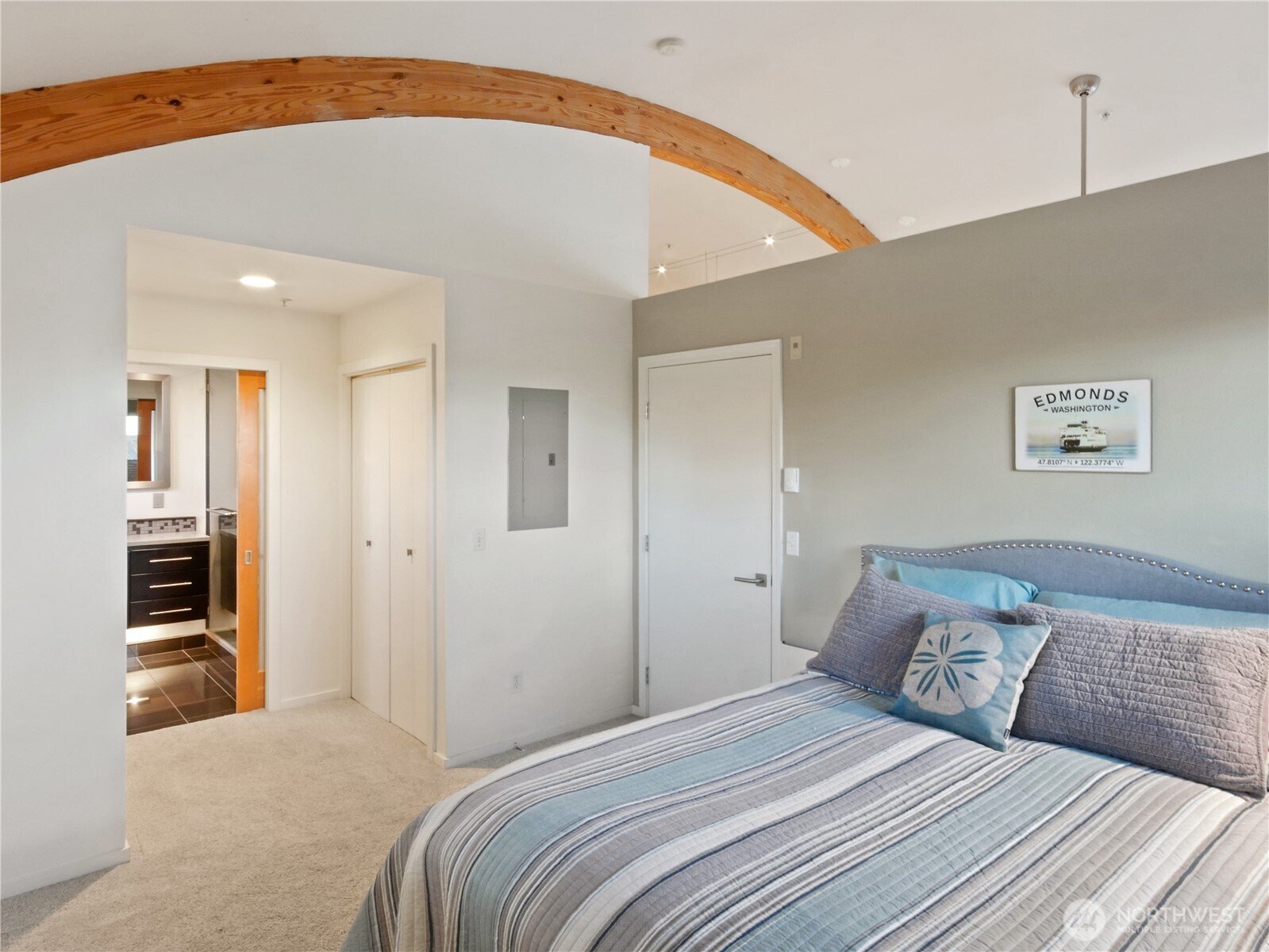 654 5th Avenue S Unit: 404