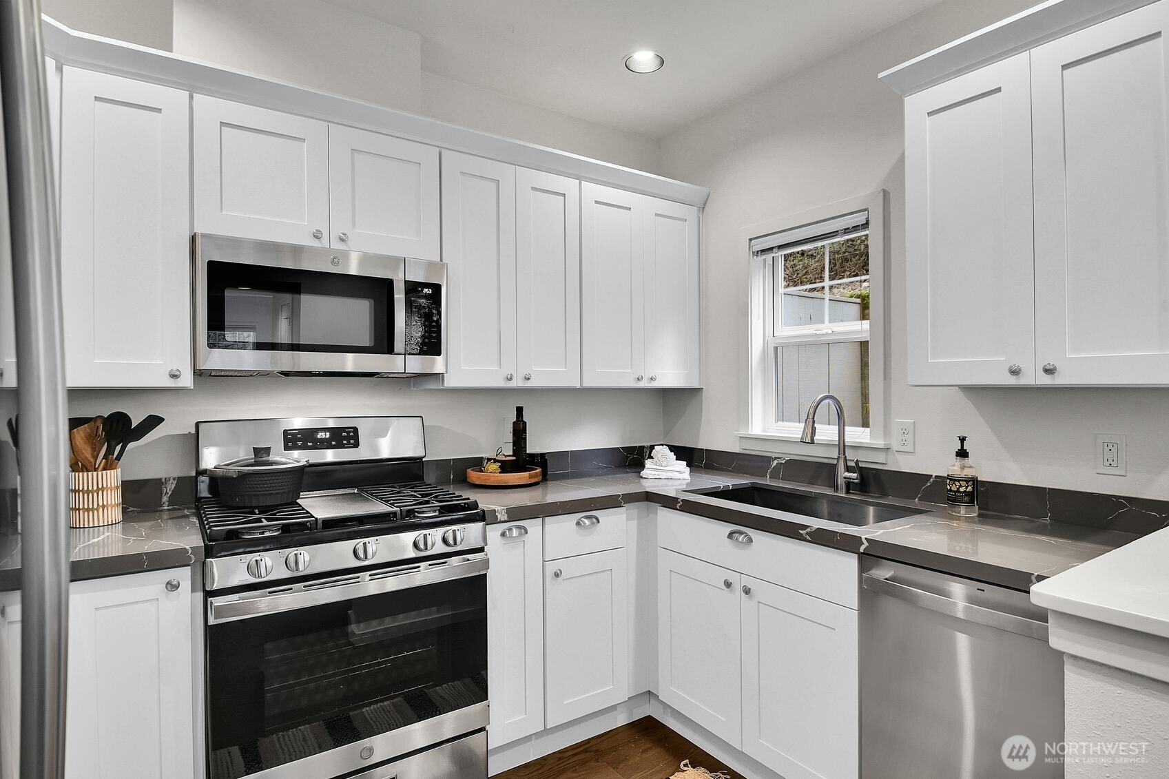 1800 10th Avenue W Unit: 1800