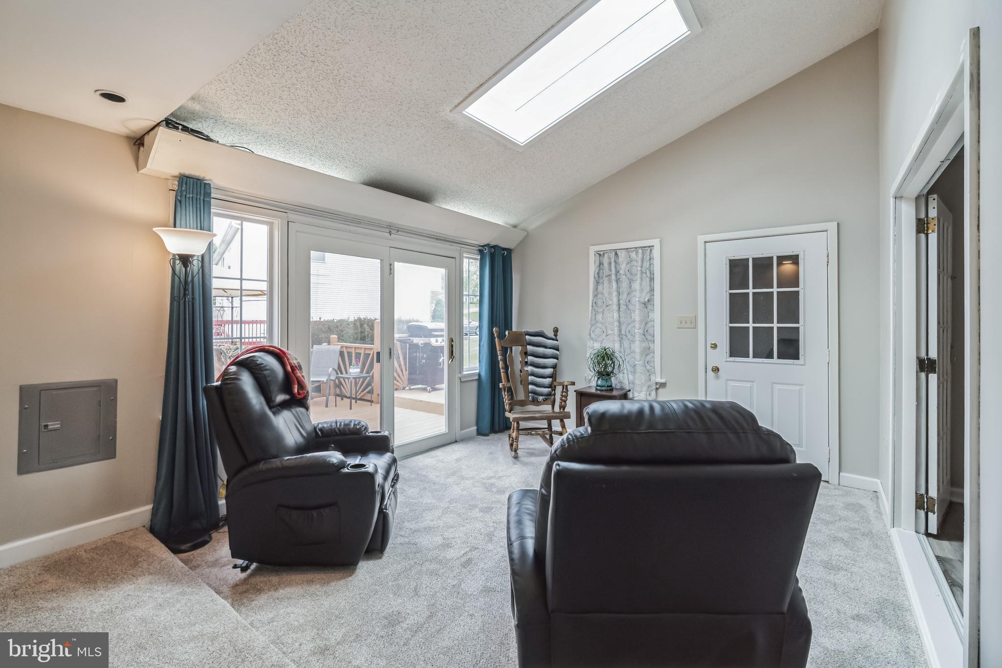 371 Drew Ct
