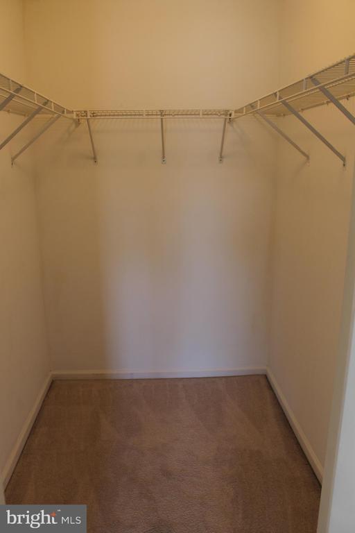 908 EATON CT