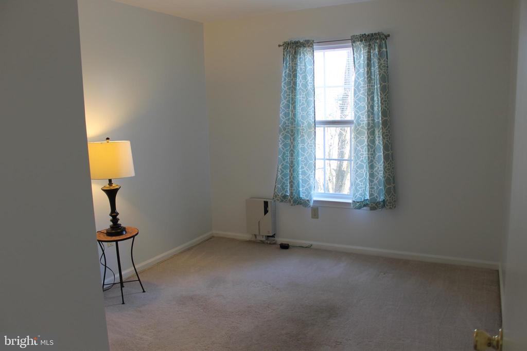 908 EATON CT