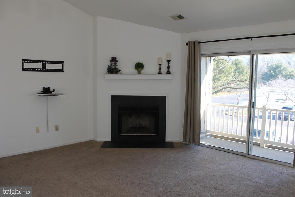908 EATON CT