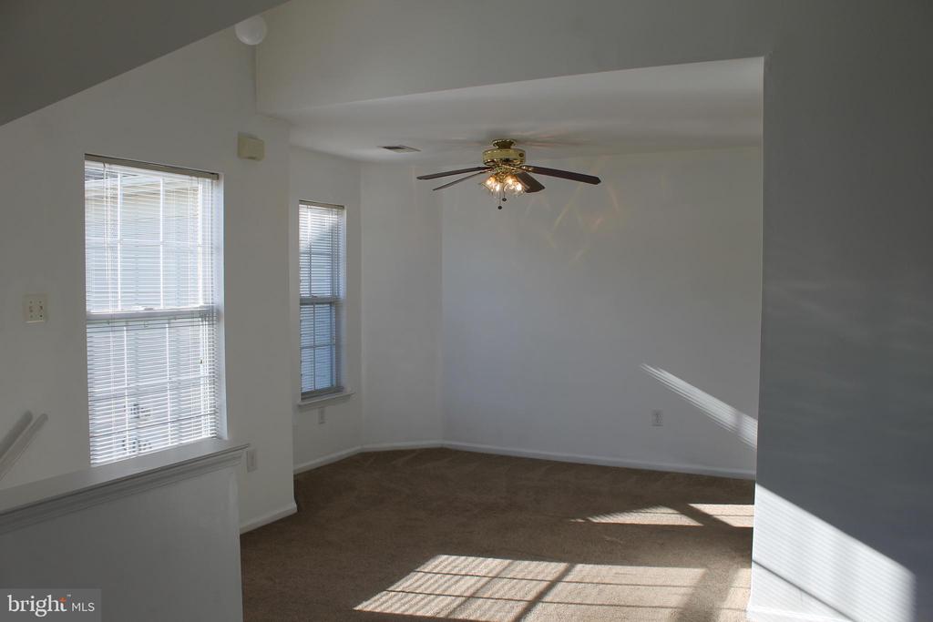 908 EATON CT