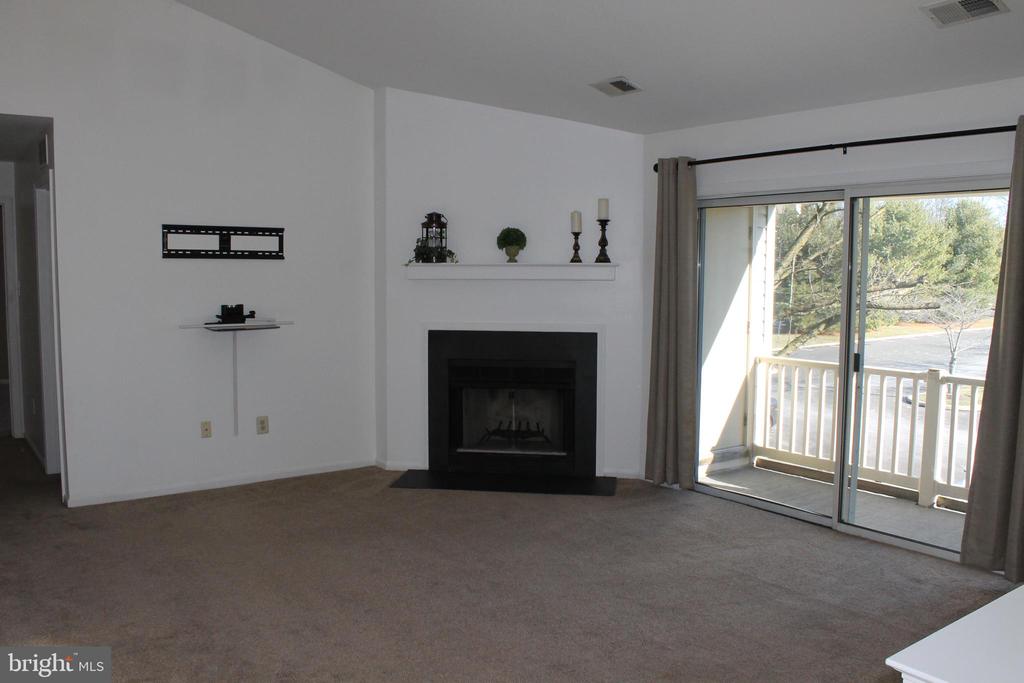 908 EATON CT