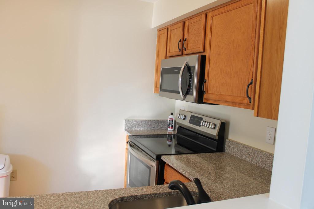 908 EATON CT