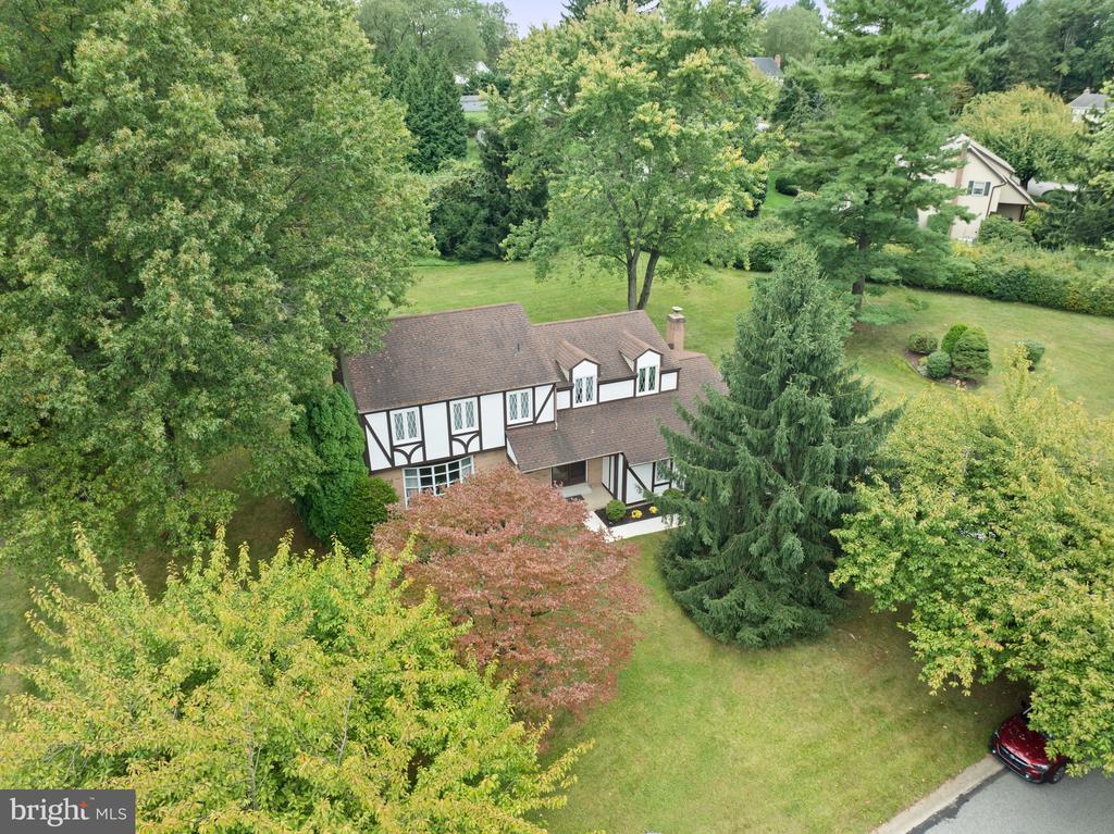 1538 Bancroft Dr