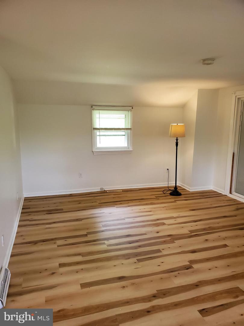 12 SMITH FARM LN