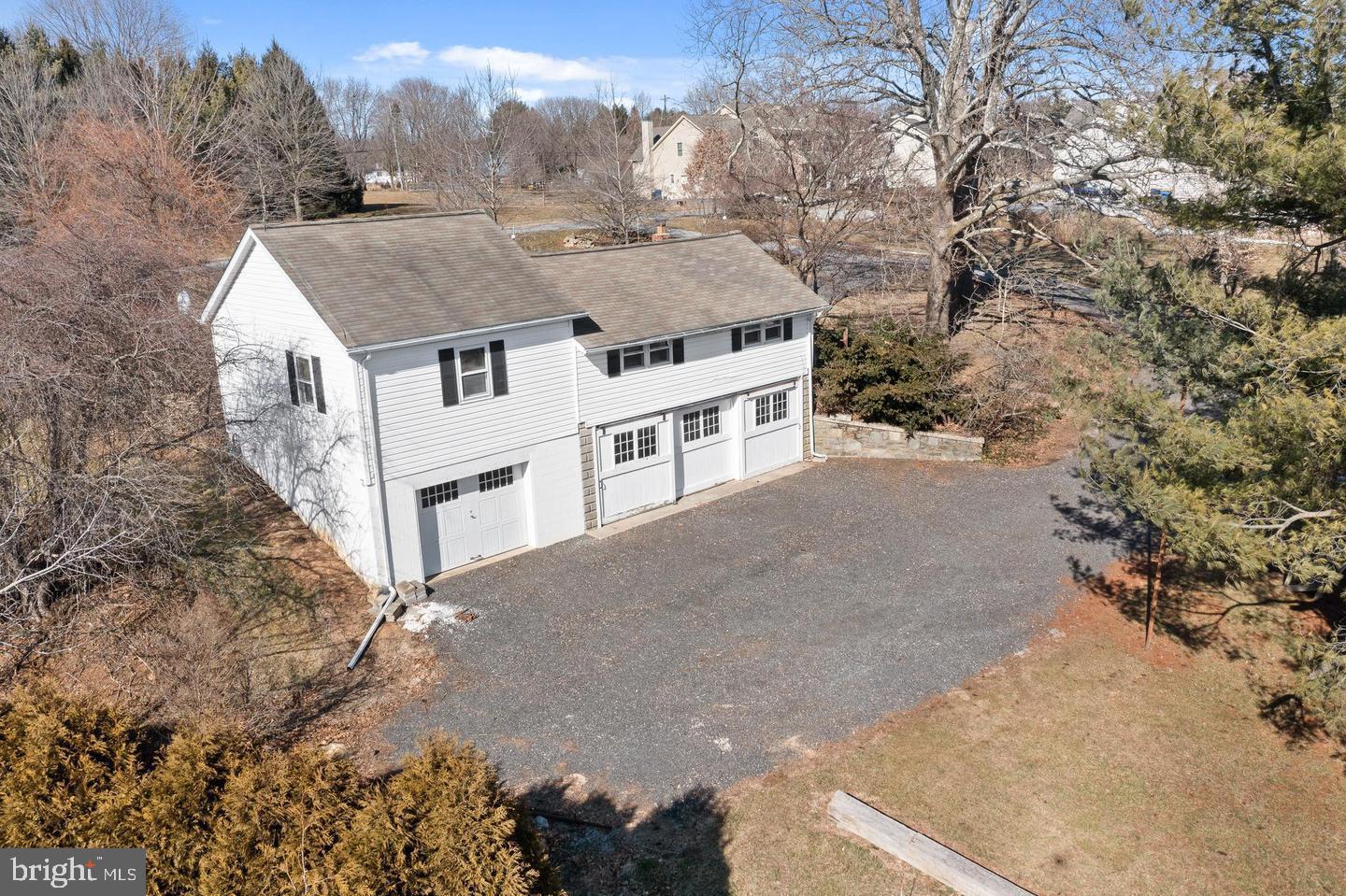 12 SMITH FARM LN