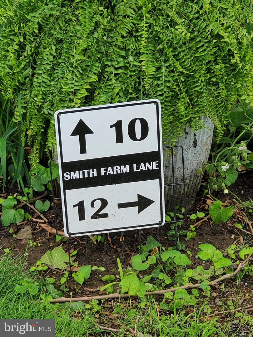 12 SMITH FARM LN