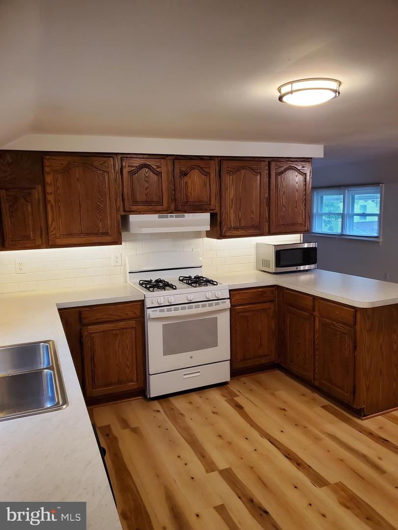 12 SMITH FARM LN
