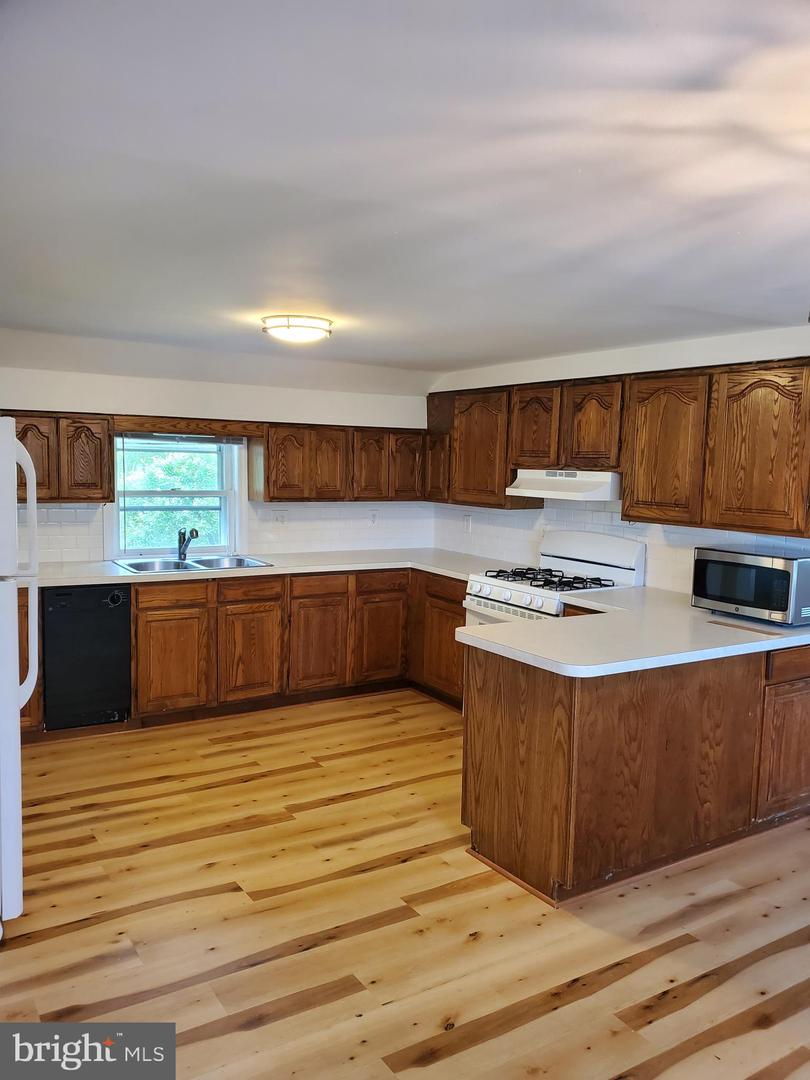 12 SMITH FARM LN