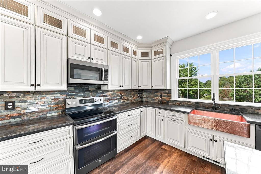 206 CRIMSON DRIVE