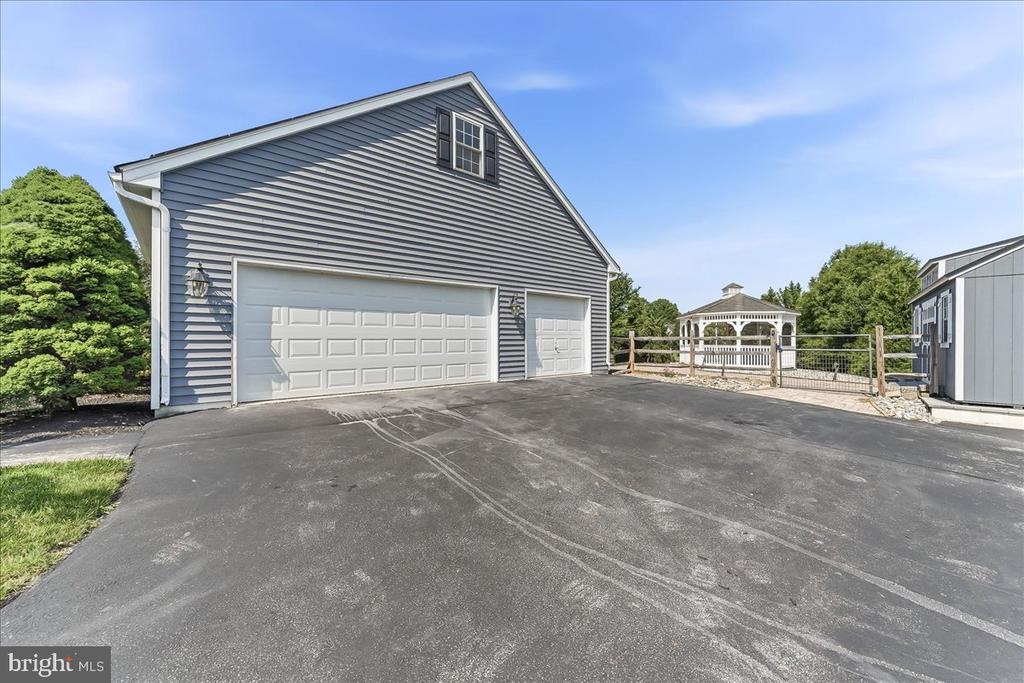 206 CRIMSON DRIVE