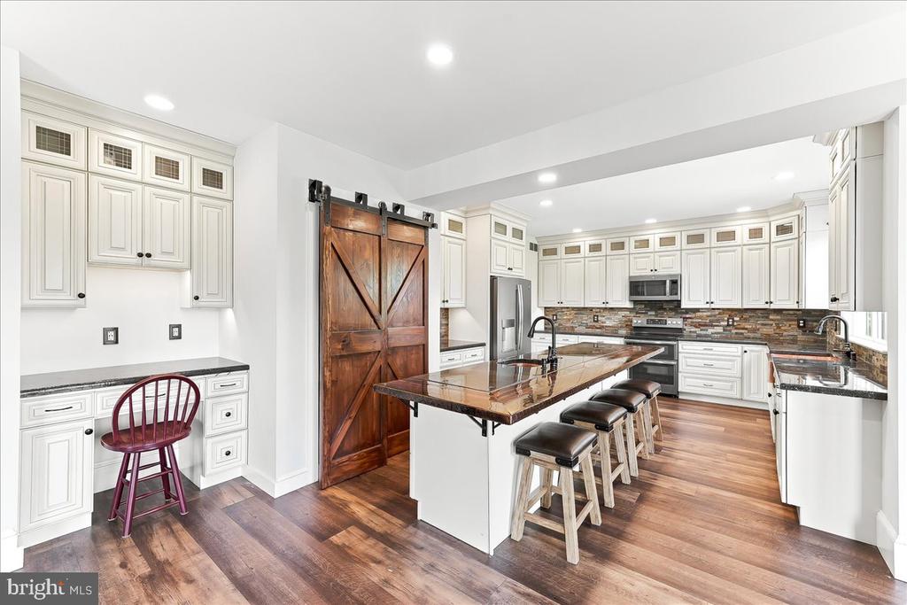 206 CRIMSON DRIVE