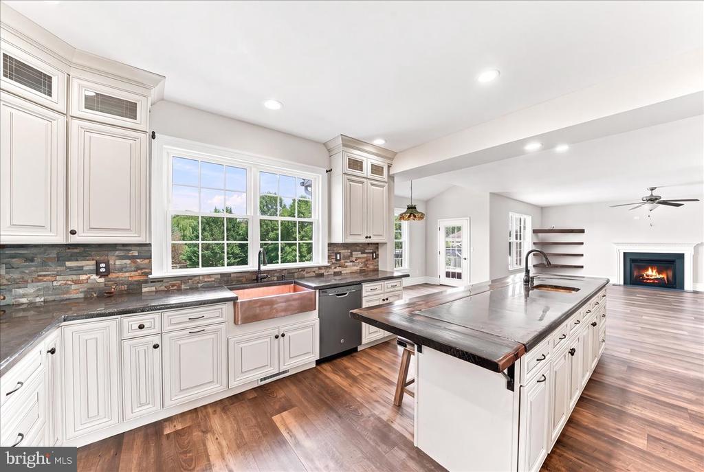 206 CRIMSON DRIVE