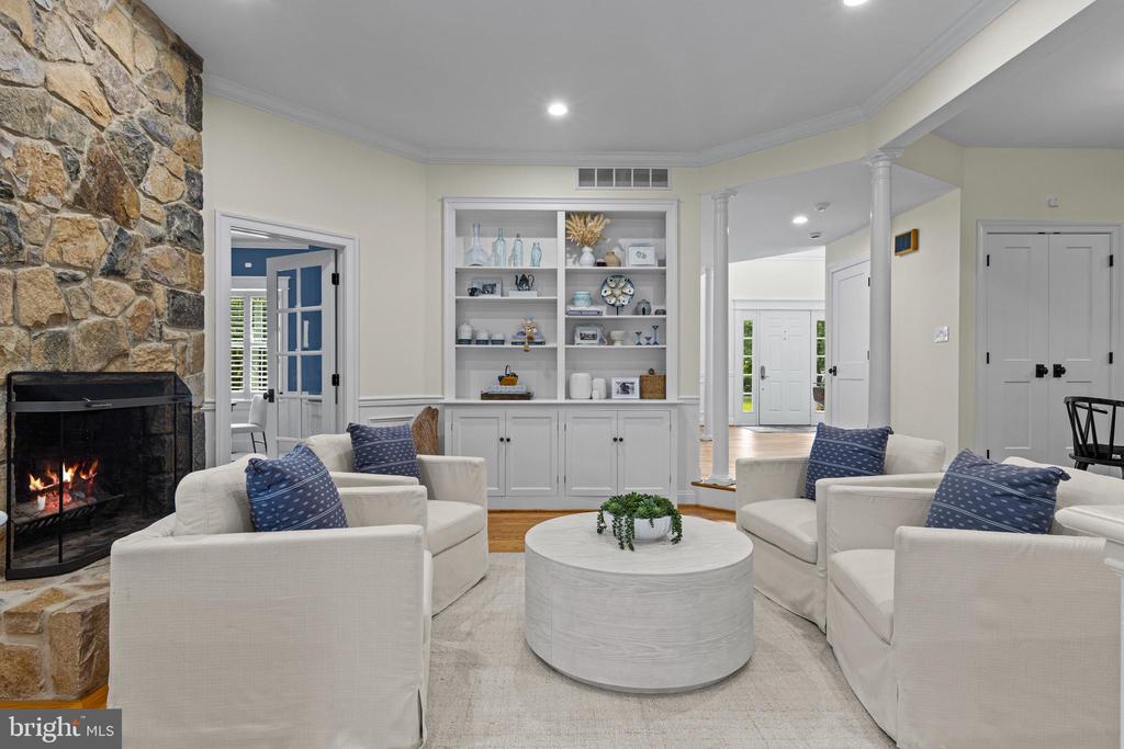 995 BANESWOOD DRIVE