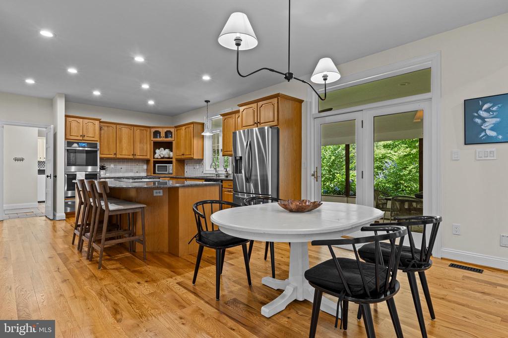995 BANESWOOD DRIVE