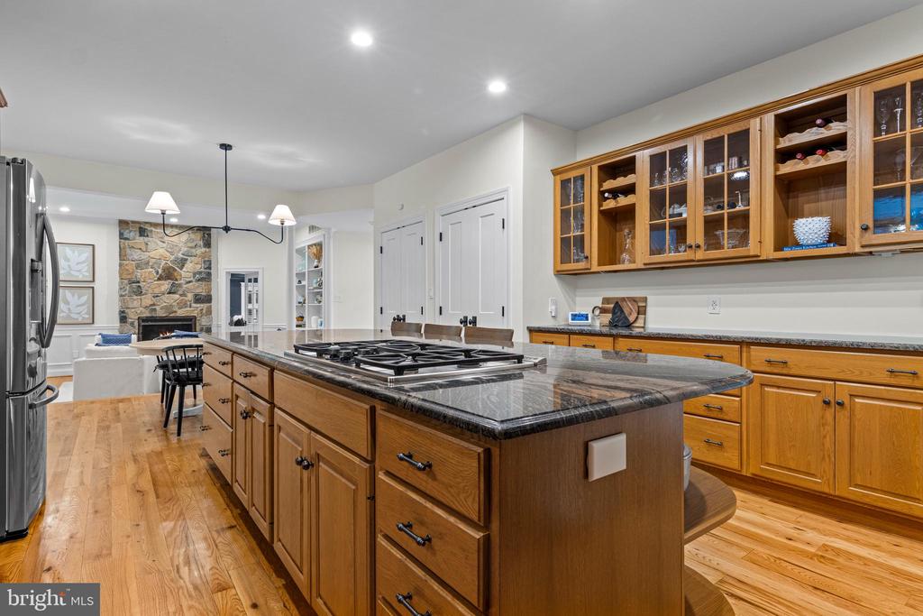 995 BANESWOOD DRIVE