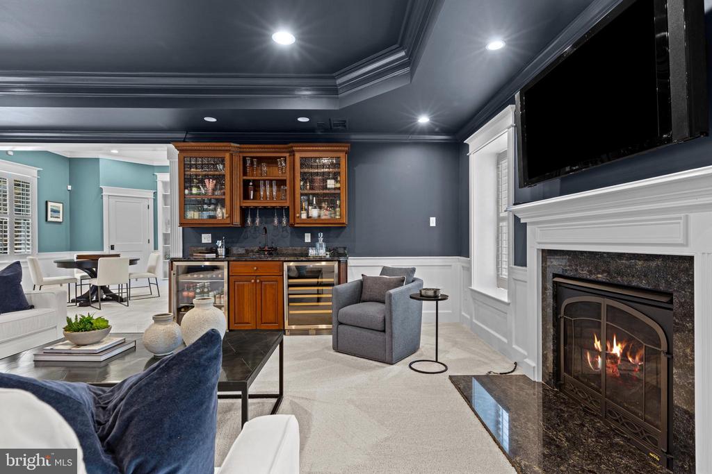 995 BANESWOOD DRIVE
