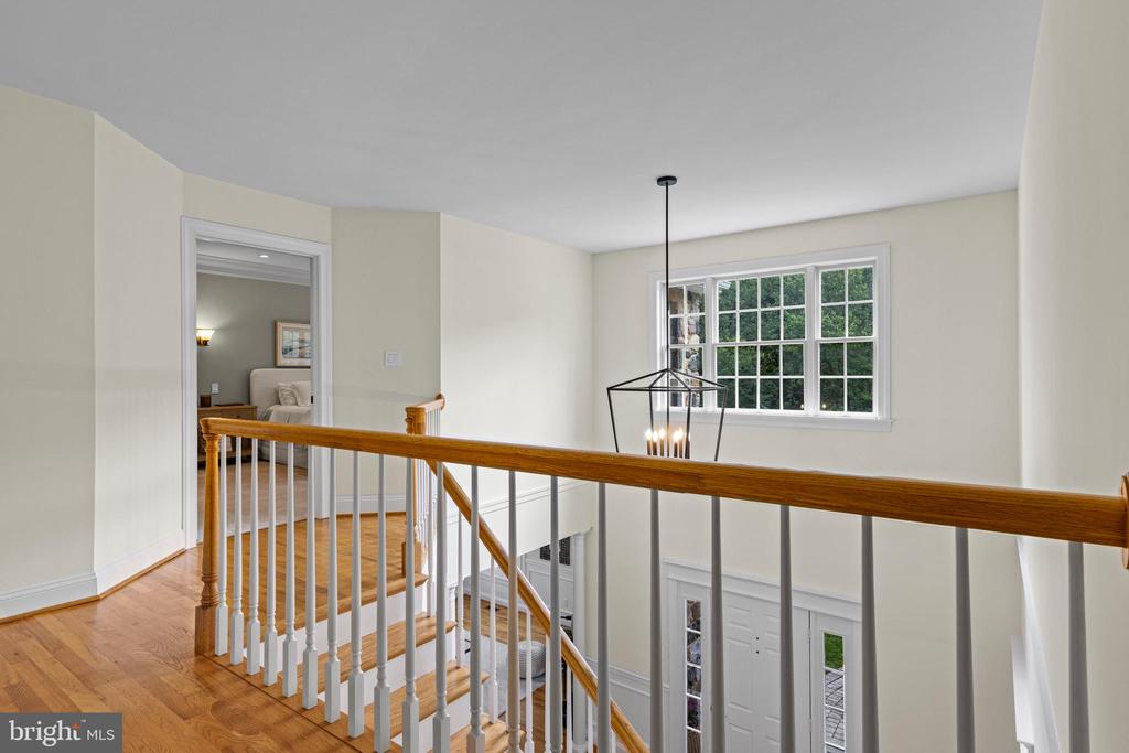 995 BANESWOOD DRIVE