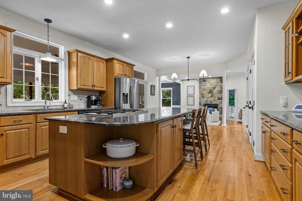 995 BANESWOOD DRIVE